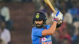 IPL: ഏതു ഷോട്ട് കളിക്കും? സ്വയം വിഡ‍്ഢിയായി, കാരണം വോണെന്ന് കോലി... തന്ത്രം ഇതെന്ന് വോണ്‍