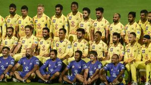 IPL: വന്‍ തിരിച്ചടി, സിഎസ്‌കെയിലെ 13 പേര്‍ക്ക് കൊവിഡ്! ഒരാള്‍ ഫാസ്റ്റ് ബൗളര്‍