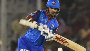IPL 2020: പൃഥ്വിയുടെ 'ചതി', വിളിച്ചു വരുത്തി പുറത്താക്കി, ധവാന്‍ അക്കൗണ്ട് തുറക്കാതെ മടങ്ങി