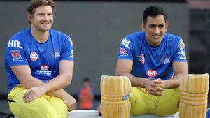 IPL 2020: മുംബൈയ്ക്കു മുന്നറിയിപ്പ്, ബൗളര്‍മാരെ നിലം തൊടീക്കാതെ ധോണിയും വാട്‌സനും! വീഡിയോ
