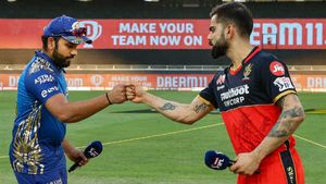IPL 2020: മുഖത്ത് നോക്കാതെ, ഒന്നും മിണ്ടാതെ കോലിയും രോഹിതും! ഉടക്കിന് ഇനിയെന്ത് തെളിവ് വേണം?
