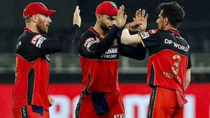 IPL 2020: 32 റണ്‍സിനിടെ എട്ടു വിക്കറ്റ്! ജയിച്ച കളി കൈവിട്ട് ഹൈദരാബാദ്- ആര്‍സിബിക്കു നാടകീയ വിജയം