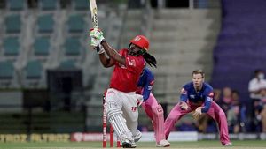 IPL 2020: സെഞ്ച്വറി നഷ്ടപ്പെട്ടു, പിന്നാലെ ബാറ്റ് എറിഞ്ഞു- ക്രിസ് ഗെയ്‌ലിന് പിഴ ശിക്ഷ