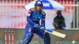IPL 2020: ഷാര്‍ജ പിടിച്ച് ചാംപ്യന്മാര്‍, ഹൈദരാബാദിനെ കെട്ടുകെട്ടിച്ചു