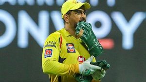 IPL 2020: 'യുവതാരങ്ങള്‍ക്ക് സ്പാര്‍ക്കില്ല', തോല്‍വിക്ക് പിന്നാലെ എം എസ് ധോണി വിവാദത്തില്‍