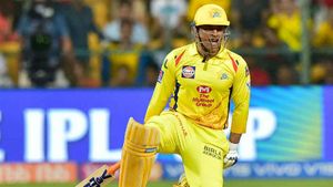 IPL 2020: 100 മീറ്ററിന് അപ്പുറം പിറന്ന 5 സിക്‌സറുകള്‍ ഇവ, ഒന്ന് ധോണിയുടേത്, ബാക്കി ഇവരുടേത്!!