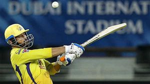 IPL 2020: മുടി കറുപ്പിച്ചാല്‍ ചെറുപ്പമാവില്ല! ധോണി വിരമിക്കണമെന്ന് കെആര്‍കെ- പഞ്ഞിക്കിട്ട് ഫാന്‍സ്