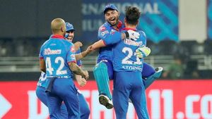 IPL 2020:പ്ലേ ഓഫ് ഉറപ്പിക്കാന്‍ ഡല്‍ഹി, പ്രതീക്ഷ കൈവിടാതെ ഹൈദരാബാദും ഇന്ന് നേര്‍ക്കുനേര്‍