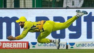 IPL 2020: ഇത്തരം ക്യാച്ച് സ്വപ്‌നങ്ങളില്‍ മാത്രം, തരംഗമായി ജഡേജ- ഡുപ്ലെസിയുടെ അഭ്ഭുത പ്രകടനം