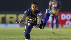 IPL 2020: ക്രിക്കറ്റ് താരമാകാന്‍ കാരണമെന്ത്? ദുരിത ജീവിതം വെളിപ്പെടുത്തി വരുണ്‍ ചക്രവര്‍ത്തി