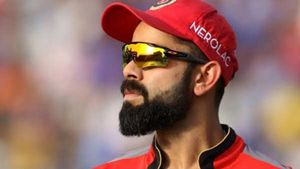 IPL 2020: കോലിയെ കളിയാക്കിയിട്ടു കാര്യമില്ല, ദുബായില്‍ ആര്‍ക്കും ക്യാച്ച് മിസ്സാവും! കാരണമറിയാം