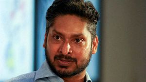 IPL 2020: ധോണിക്ക് അടുത്ത സീസണില്‍ ഫോമിലേക്ക് തിരിച്ചുവരാം, ചെയ്യേണ്ടത് അത് മാത്രമെന്ന് സംഗക്കാര!!