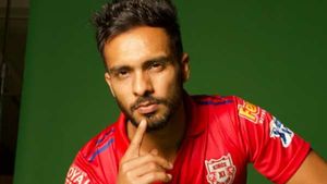 IPL 2020: അച്ഛന്റെ മരണം, പിന്നാലെ ഓപ്പണ്‍ ചെയ്യാനിറങ്ങി- മനംകവര്‍ന്ന് മന്‍ദീപ്