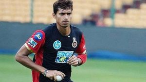 IPL 2020: ആര്‍സിബിക്ക് കടുത്ത തിരിച്ചടി, സ്റ്റാര്‍ പേസര്‍ക്ക് പരിക്ക്, അടുത്ത മത്സരം കളിച്ചേക്കില്ല
