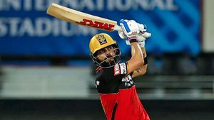 IPL 2020: ആ തീരുമാനം ബാറ്റിംഗ് കോമ്പിനേഷനെ മാറ്റി, ഡിവില്യേഴ്‌സ് ആറാമതെത്തിയത് അത് കാരണമെന്ന് കോലി