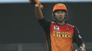 IPL 2020: പരാജയപ്പെട്ടാല്‍ ടീമിലുണ്ടാവില്ല, അവനെ നേരിട്ടത് ആത്മവിശ്വാസം നല്‍കിയെന്ന് വിജയ് ശങ്കര്‍!!