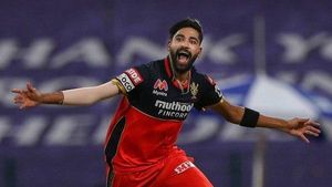 IPL 2020: കോലിയുടെ വാക്ക് കേട്ടില്ല, മാന്ത്രിക സ്‌പെല്ലിനെ കുറിച്ച് മുഹമ്മദ് സിറാജ്