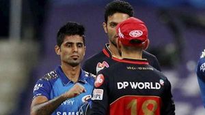 IPL 2020: കോലിയുടെ വിരട്ടല്‍ ഏശിയില്ല, യാദവിന്റെ മറുപടി നല്‍കുന്ന സൂചനയെക്കുറിച്ച് വീരു