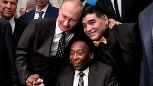 നമുക്ക് ആകാശത്ത് ഒരുനാള്‍ ഒരുമിച്ച് പന്ത് തട്ടാം- മറഡോണയെ യാത്രയാക്കി പെലെ, പ്രതികരിച്ച് മെസ്സിയും