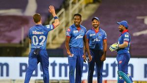 IPL 2020: എന്തുകൊണ്ട് ബാംഗ്ലൂരിനെ പുറത്താക്കാന്‍ ഡല്‍ഹി ശ്രമിച്ചില്ല? കാരണമറിയാം