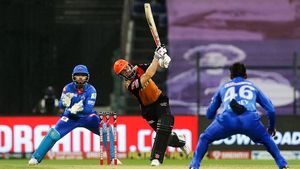 IPL 2020: വില്യംസണിന് രക്ഷിക്കാനായില്ല, ഹൈദരാബാദിനെ റബാദ എറിഞ്ഞിട്ടു — ഡല്‍ഹി ഫൈനലില്‍