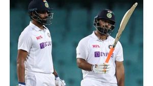 Pink ball match: വിഹാരിക്കും പന്തിനും സെഞ്ച്വറി, ഇന്ത്യ എയ്ക്കു വമ്പന്‍ ലീഡ്