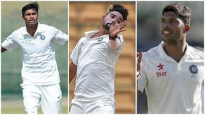 Ind vs Aus Test: ഇന്ത്യയുടെ മൂന്നാം പേസറാവാന്‍ കൂടുതല്‍ യോഗ്യനാര്? പരിശോധിക്കാം