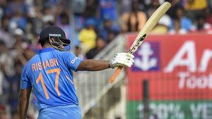 IND vs AUS Test: സാഹയേക്കാള്‍ ടീമില്‍ സ്ഥാനം അര്‍ഹതപ്പെട്ടത് റിഷഭിന്- കാരണമിതാ