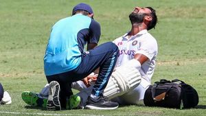 ബാറ്റിങിനിടെ ബോള്‍ ദേഹത്ത് കൊള്ളിച്ചത് മനപ്പൂര്‍വം! കാരണം വെളിപ്പെടുത്തി പുജാര