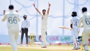 SL vs ENG 2nd Test: ശ്രീലങ്ക 381ന് പുറത്ത്, ആന്‍ഡേഴ്‌സന് അഞ്ച് വിക്കറ്റ്, ഇംഗ്ലണ്ട് പൊരുതുന്നു