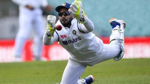 IND vs AUS: അരങ്ങേറ്റത്തിനു ശേഷം പന്തിനോളം ക്യാച്ച് കൈവിട്ട ആരുമില്ല! തുറന്നടിച്ച് പോണ്ടിങ്