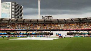 IND vs AUS: രണ്ടു ദിവസം കൂടി പ്ലീസ്, ഇന്ത്യയെ മഴ രക്ഷിക്കട്ടെ!- ടീമിന് ട്രോളുകള്‍