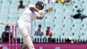 IND vs AUS: വെടിക്കെട്ട് ബാറ്റിങ്ങുമായി റിഷഭ് പന്ത്, ഓസീസ് മണ്ണില്‍ റെക്കോഡുകളും നിരവധി