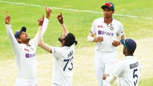 IND vs AUS: ഓസീസിന്റെ വല്ല്യേട്ടന്‍മാരെ വീഴ്ത്തിയ ഇന്ത്യന്‍ 'പയ്യന്‍മാര്‍', ഇതാണ് ഹീറോയിസം