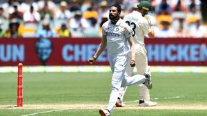 IND vs AUS: സിറാജിന് അഞ്ചു വിക്കറ്റ്, ഓസീസ് 294നു പുറത്ത്- ഇന്ത്യക്കു 328 റണ്‍സ് വിജയലക്ഷ്യം