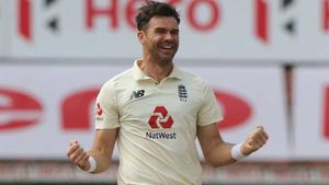 IND vs ENG: ലോക റെക്കോര്‍ഡിട്ട് ജെയിംസ് ആന്‍ഡേഴ്‌സന്‍! വാല്‍ഷിനെ കടത്തിവെട്ടി