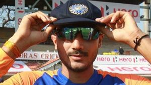 IND vs ENG: അഞ്ചു കോടിയുടെ മൂല്യം, ഇന്ത്യയുടെ ആറാമത്തെ പട്ടേല്‍!- ആരാണ് അക്ഷര്‍, അടുത്തറിയാം
