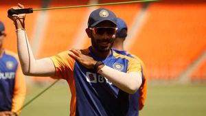 IND vs ENG: ഇനി പിങ്ക് ബോള്‍ ത്രില്ലര്‍- ആരു നേടും? പ്ലെയിങ് ഇലവന്‍, പിച്ച്, കാലാവസ്ഥ എല്ലാമറിയാം