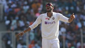 IND vs ENG: തുടര്‍ച്ചയായി കൂടുതല്‍ അഞ്ച് വിക്കറ്റ്, അശ്വിന് പോലും ഇല്ലാത്ത റെക്കോഡ് നേടി അക്ഷര്‍