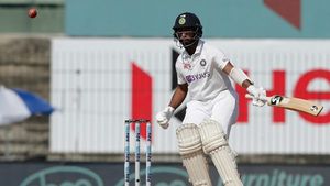 IND vs ENG: 'എങ്ങനെ ദേഷ്യം വരാതിരിക്കും', വിക്കറ്റ് നഷ്ടമായതോടെ ശാന്തത കൈവിട്ട് പുജാര