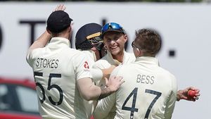 IND vs ENG: ഫീല്‍ഡിങ്ങിലും റൂട്ട് തന്നെ പുലി, രഹാനെയെ പുറത്താക്കിയത് ഒറ്റ കൈ ക്യാച്ചില്‍