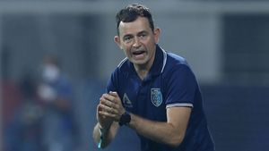 ISL 2021: വമ്പന്‍ തോല്‍വി, പിന്നാലെ കിബുവിനെ പരിശീലകസ്ഥാനത്ത് നിന്ന് നീക്കി കേരള ബ്ലാസ്റ്റേഴ്‌സ്