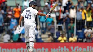 IND vs ENG: വാര്‍ണര്‍ കടന്ന് ഹിറ്റ്മാന്‍, ഇനി നമ്പര്‍ വണ്‍ ഓപ്പണര്‍!