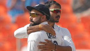 IND vs ENG: എലൈറ്റ് ക്ലബ്ബില്‍ ഇനി അക്ഷറും, കപിലിന് തൊട്ടരികെ!