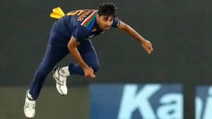IND vs ENG: ഡോട്ട് ബോളില്‍ ഭുവിയാണ് ബെസ്റ്റ്, ടിം സോത്തിയെ കടത്തിവെട്ടി!