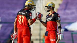 IPL 2021: കോലി-ദേവ്ദത്ത് ഓപ്പണിങ്, എബിഡി വിക്കറ്റ് കാക്കും- അപ്പോള്‍ അസ്ഹര്‍? ഹെസ്സന്‍ പറയുന്നു