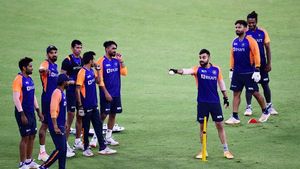 IND vs ENG T20: ഭുവി, ജഡ്ഡു, അശ്വിന്‍, റണ്‍സ് വഴങ്ങാന്‍ പിശുക്കര്‍, ബുംറയേക്കാള്‍ കേമര്‍- കണക്കുകളിതാ
