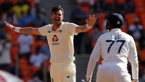 IND vs ENG: 38ാം വയസിലും ആന്‍ഡേഴ്‌സന്‍ 'പുലി' തന്നെ, ഇനി 900 വിക്കറ്റ് ക്ലബ്ബില്‍