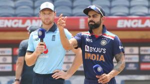 IND vs ENG: കോലിയോട് കൂട്ടുകൂടാതെ ടോസ്, 2/12! ഏകദിനത്തില്‍ ഒന്നുപോലുമില്ല