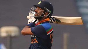 IND vs ENG: ഇഷാന്‍, സൂര്യ ഇപ്പോള്‍ ക്രുനാലും, അരങ്ങേറ്റത്തില്‍ ഫിഫ്റ്റി- ലോക റെക്കോര്‍ഡ്!
